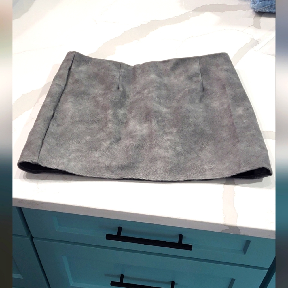 PrettyLittleThing gray faux leather skirt